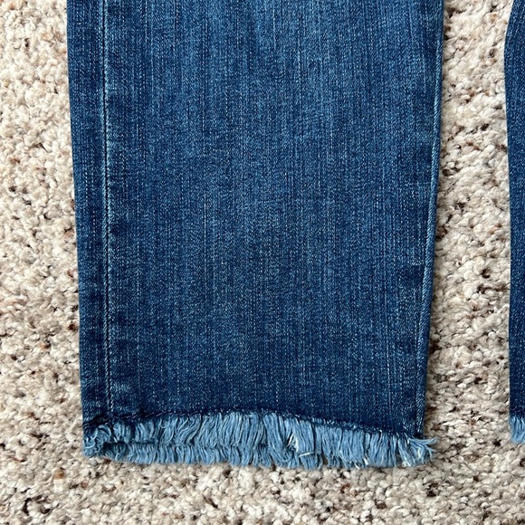 Pull up jeans. Front and back pockets. Design on both legs. Nice raw hem. - Picture 6 of 6